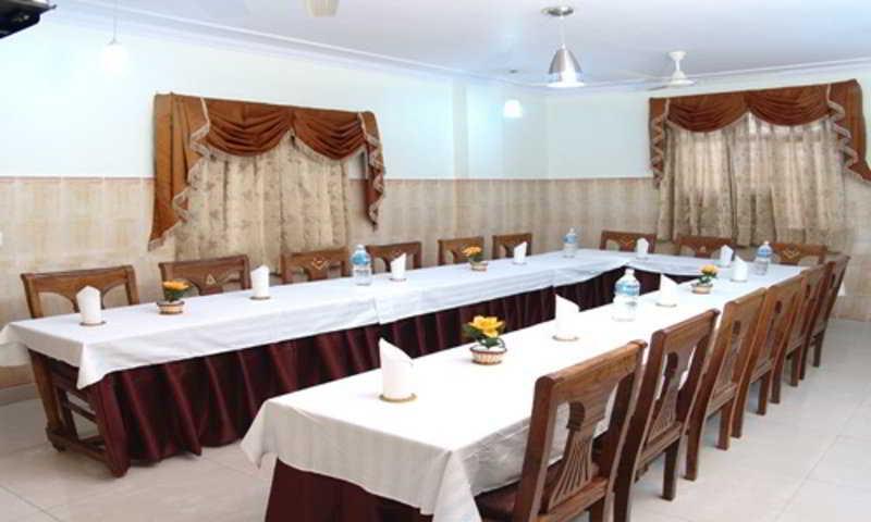 The C Park Karol Bagh Homely Atmosphere होटल 3*