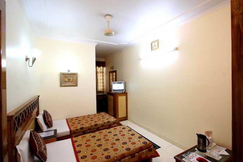 The C Park Karol Bagh Homely Atmosphere होटल 3*